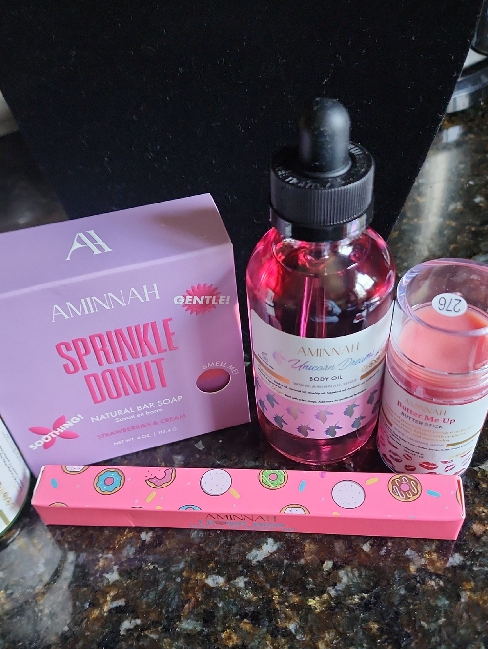 ✨️Aminnah Beauty Bundle | Lip Care, Skincare + Free Masks - Picture 3 of 5